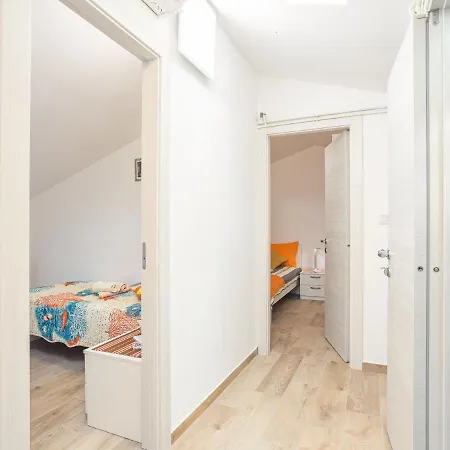 Bellevue-1 By Interhome Pjescana Uvala